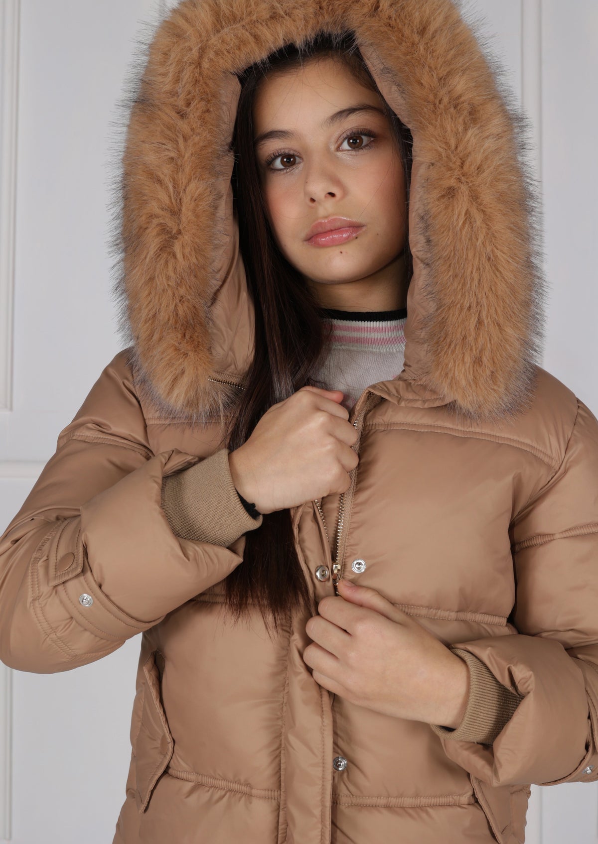 Giubbotto Bambino Fun&Fun in Nylon con Cappuccio Bordato Ecopelliccia Removibile - FW25